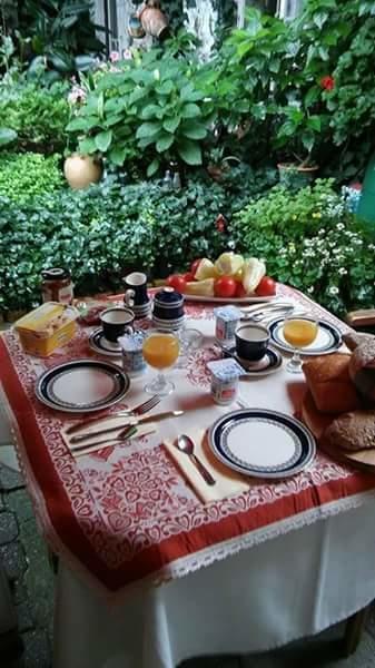 Fonagy Es Walter Vendeg- Es Borhaz Bed & Breakfast Vác Exterior foto