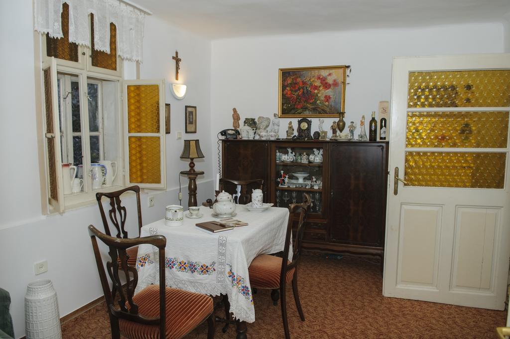 Fonagy Es Walter Vendeg- Es Borhaz Bed & Breakfast Vác Exterior foto