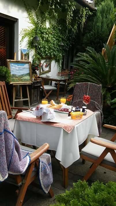 Fonagy Es Walter Vendeg- Es Borhaz Bed & Breakfast Vác Exterior foto